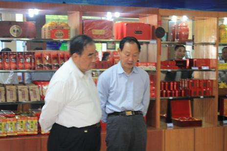 池州市政府機(jī)關(guān)退休幹部考察團(tuán)考察安徽天方集團(tuán)農(nóng)業(yè)產(chǎn)業(yè)化建設(shè)