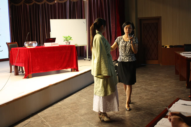 何惠盈老師為大家傳授親自教育經(jīng)驗(yàn)