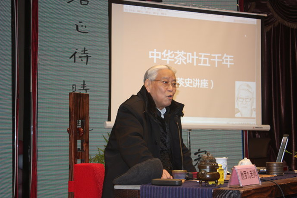 詹羅九教授作了近3個(gè)小時(shí)的演講