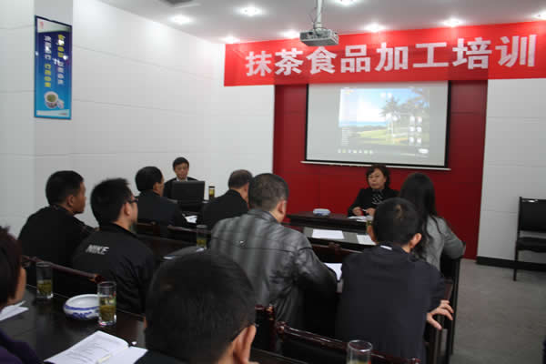 天方茶業(yè)承辦全縣涉農(nóng)企業(yè)技術(shù)培訓(xùn)班